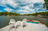 Sparkling Pool and Scenic Lake Views - Exquisite Waterfront Retreat Hotels in Steele Creek