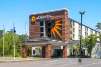 La Quinta Inn & Suites by Wyndham Myrtle Beach - 駐車場