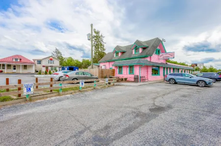 Budget Inn by OYO Natural Bridge I-81 Отели рядом с достопримечательностью «Парк Вирджиния Сафари»