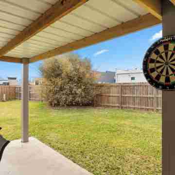 Modern Getaway - Near Golf & Casinos Hotel Exterior