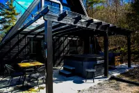 Red River Gorge Raven’s Summit Luxury HotTub WiFi Hotels in Menifee County