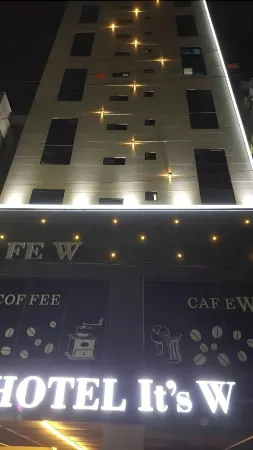 是 W 飯店