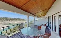 Vineyard Haus (Both Sides of a Duplex) w/Boat Dock on Lake Travis Hotels in Hudson Bend