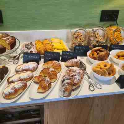 Jolly Charme Suite Dining/Meeting Rooms