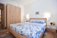 Serenity Blue Apartments فنادق في Podostrog