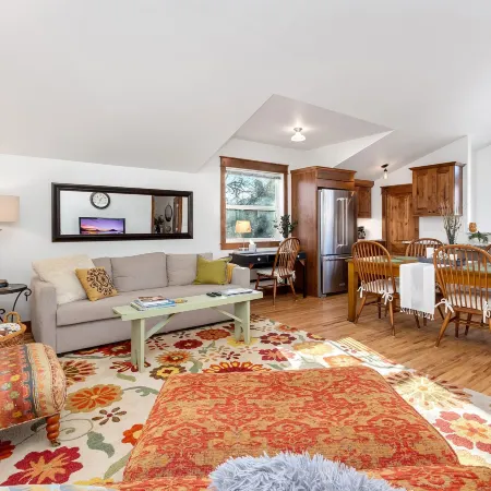 The Beautiful Bear’s Den! Walk to Old Town & Csu!