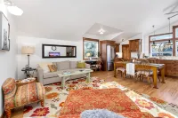 The Beautiful Bear’s Den! Walk to Old Town & Csu!