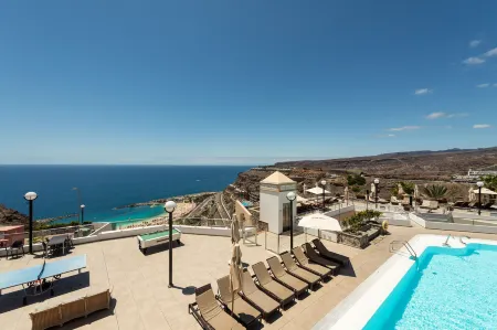 Holiday Club Vista Amadores Отели рядом с достопримечательностью «Плайя Анфи дель Мар»