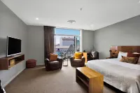 King and Queen Hotel Suites - Gym