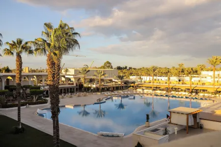 Pyramids Park Resort Cairo Отели рядом с достопримечательностью «Musafirkhana Palace»