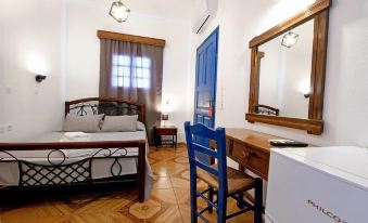 Lunar Santorini Hotel