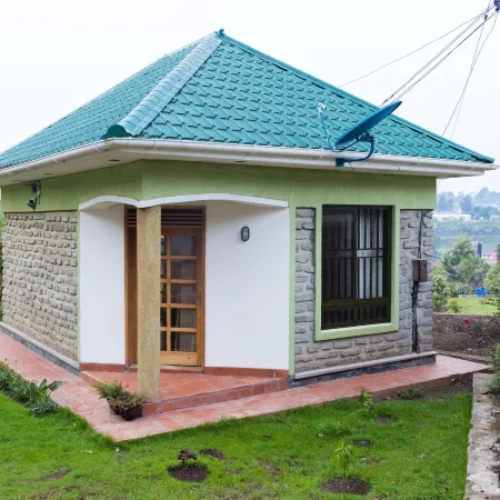 Tooro Fairway Hotel