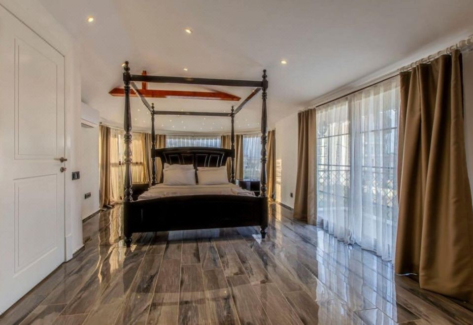 Luxurious Villa with Private Pool in Antalya - Housity