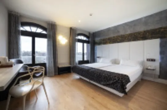 Petit Palace Savoy Alfonso XII Hoteles cerca de Museo Nacional del Prado