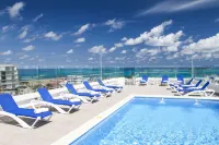 Azure Lofts & Pool - Beach