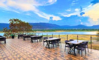 Sizzle Bay Resort