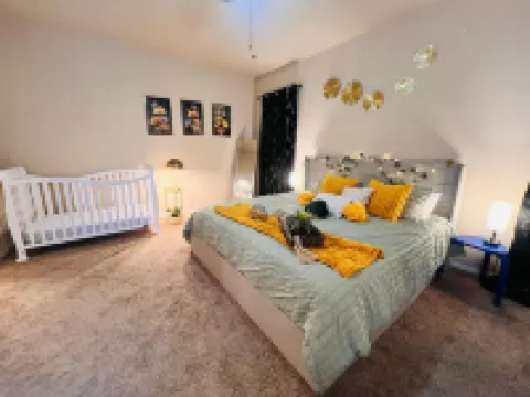 Spacious 4BR Home w Game Room Office Backyard Hoteles en Kyle