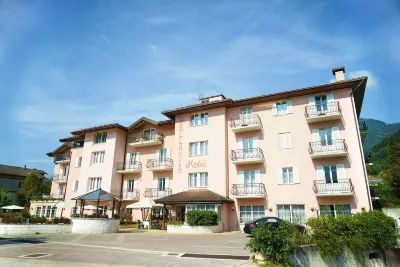 Hotel Bellaria Hoteles cerca de Piscina Comunale di Levico Terme