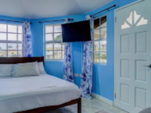 ユア クエイント ホーム ジャスト ステップス フロム ビーチ トゥルー・ブルーのホテル