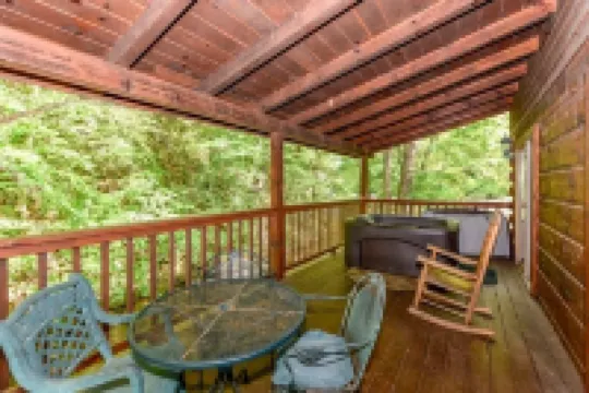 Creekside 2 Bedroom Cabin by RedAwning