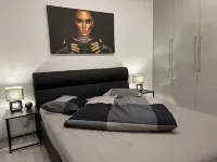 Amazing 2-Room Penthouse Cityview W13 Hotels in Rosu