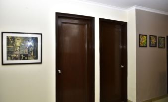 2BHK Comfortable Furnished Serviced Apartments in Hauz Khas - Woodpecker Apartments
