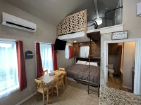 Lake Godstone™ Hotels in Jack County