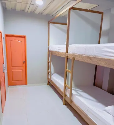 Tropical Hostel Santa Marta Hotels in Los Troncos