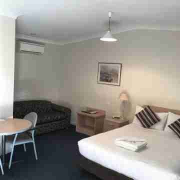 Orange Motor Lodge Rooms