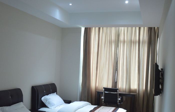 Qu Lin Resident