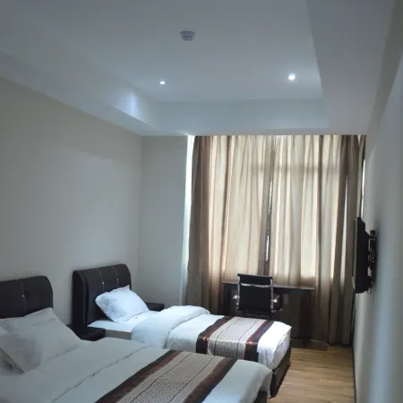 Qu Lin Resident