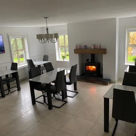 Rostrevor Valley 6-Br Sleeps 20 w Hot Tub & View