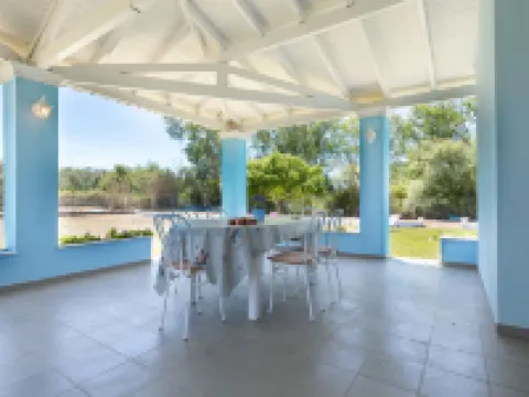 วิลล่า อะโมรอสซ่า พร้อมวิวสวน & สระว่ายน้ำรวม โดย คอนเนคท์, โรดา คอร์ฟู โรงแรมในRoda