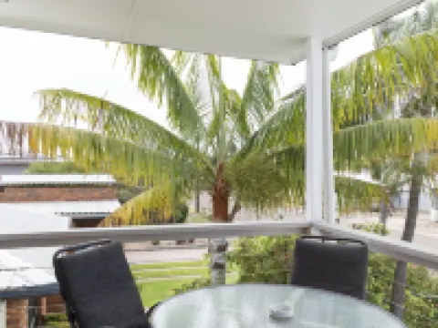 Palm View Holiday Apartments Hotels in Bowen