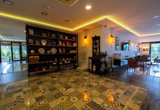 1. 엘레이아 호텔 ..