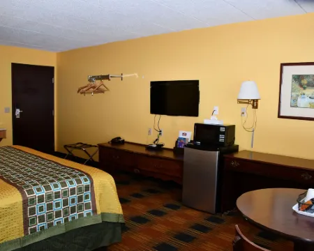 Regency Inn & Suites Faribault Hotels in Faribault