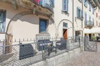 Il Nido Del Cigno Pied Dans l'Eau Hotels in Arona