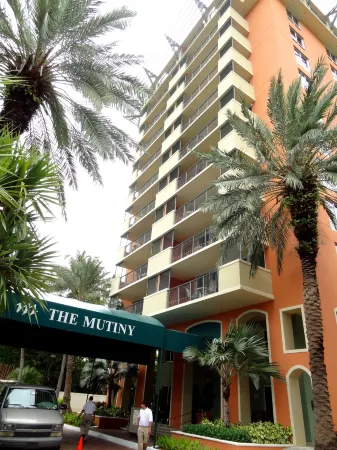 Mutiny Hotel on the Bay Coconut Grove Miami Отели рядом с достопримечательностью «Miami City Hall»