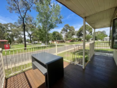 Young Caravan and Tourist Park Hotels in Young