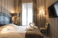 Brit Hotel la Bonne Etape Hotel dekat Paroisse Catholique La Madeleine Netreville