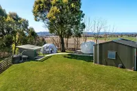 208 Lake Road Hotels in 