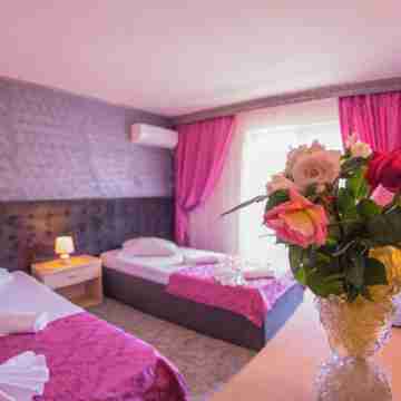 Voila Mamaia Rooms