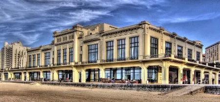 Alfred Hotels Port-Vieux Отели рядом с достопримечательностью «Port des pêcheurs à Biarritz»