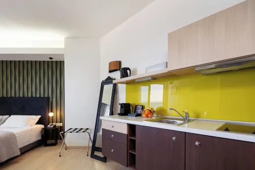 Steris Elegant Beach Hotel & Apartments - Pet friendly