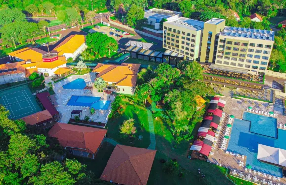 SJ 生態瀑布度假村