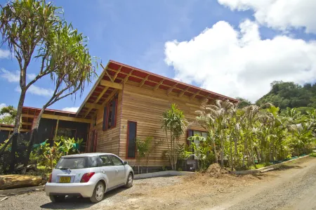 Paradise Holiday Homes Rarotonga Отели рядом с достопримечательностью «Maire Nui Botanical Gardens»
