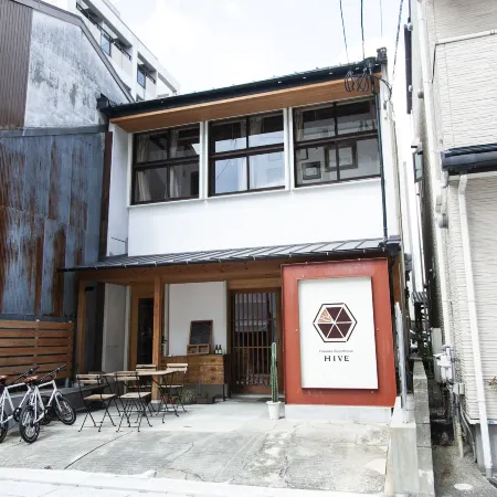 Fukuoka Guesthouse HIVE Отели рядом с достопримечательностью «Hakata Port Bayside Museum»