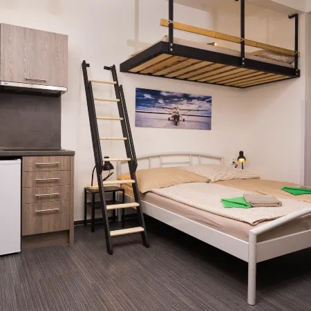 Flying Bed Apartment Close to Prague Castle and Airport Отели рядом с достопримечательностью «Дейвице»
