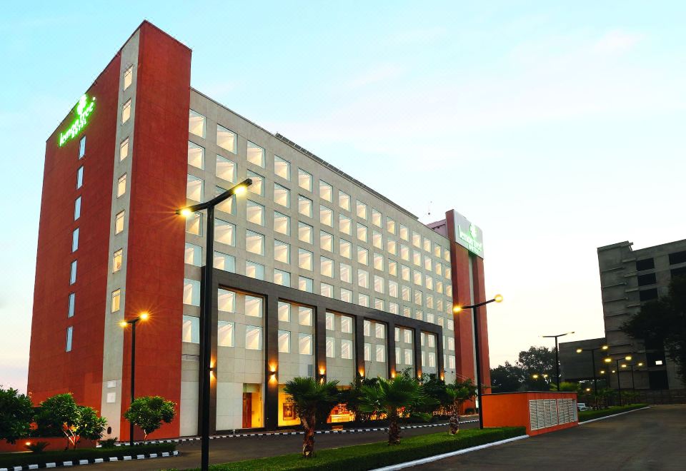 Lemon Tree Hotel Sohna Road Over view