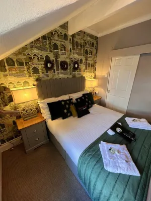 Delovely Hotel - Homestays